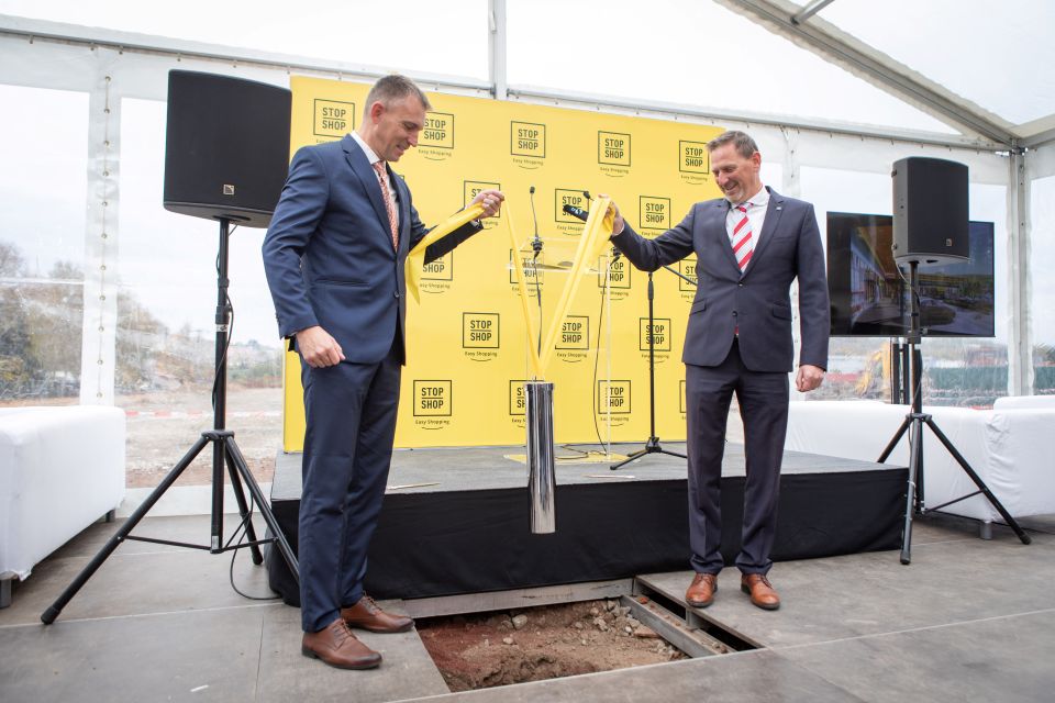 CPI Hungary &ndash; STOP SHOP Salg&oacute;tarj&aacute;n - Cornerstone laying (02)